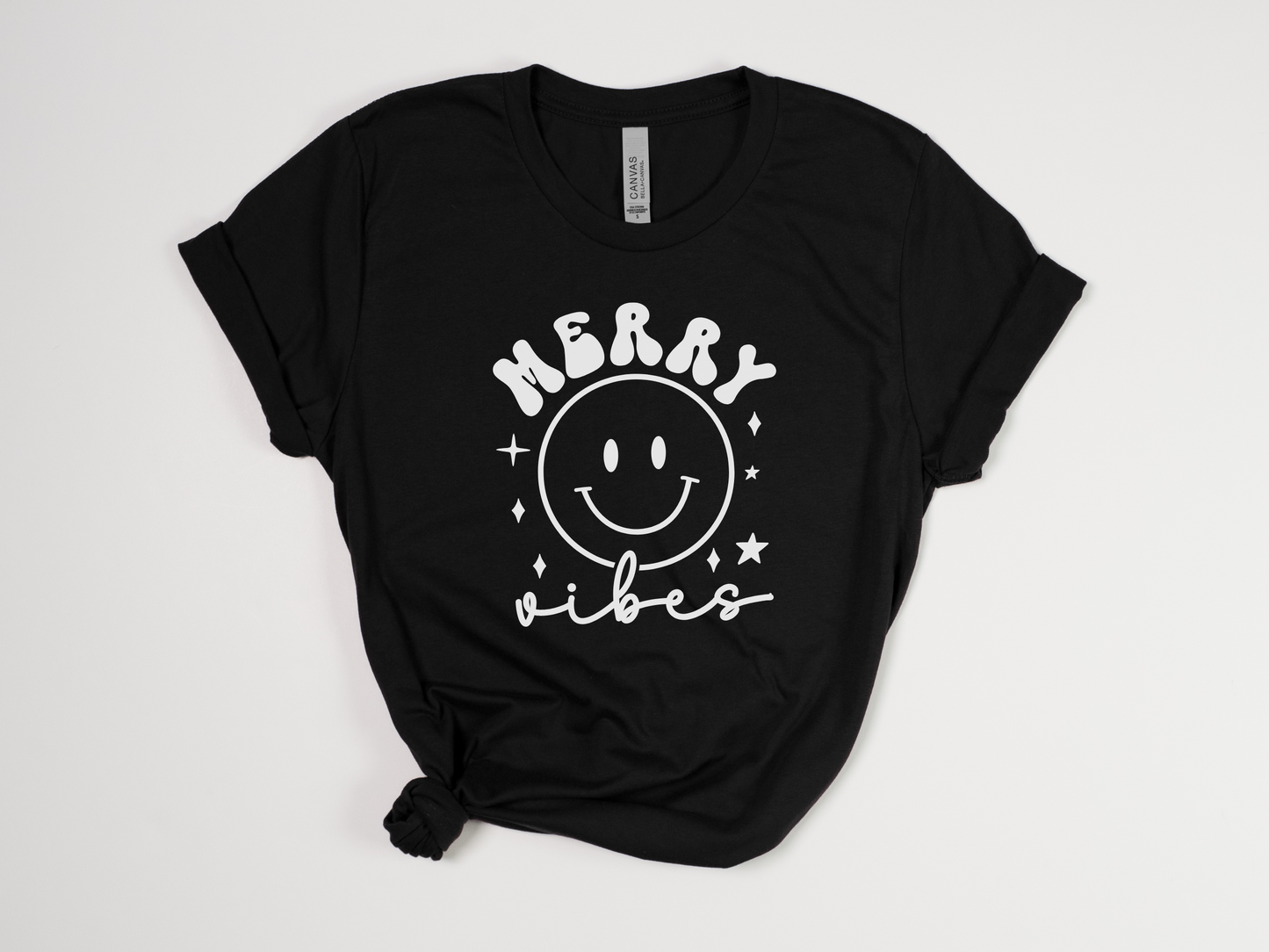 Cute Christmas T-Shirt - "Merry Vibes" Smiley Face Holiday Tee